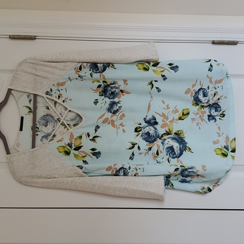 Staccato Women's 3/4 sleeve v-neck tunic size Large.